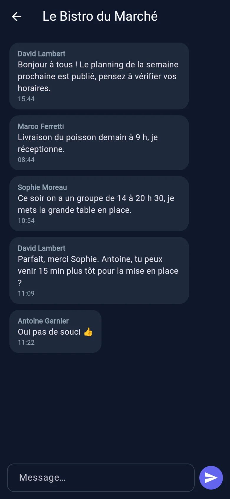 Messagerie de l’équipe dans l’app : conversation du restaurant entre le responsable et les salariés